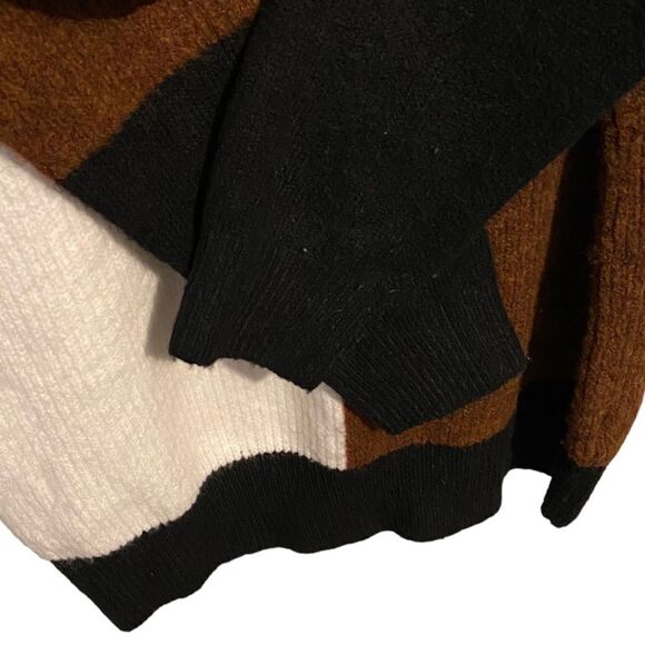 Entro Black and White Color Block Long Sleeve Sweater Dress in Size Medium - Picture 6 of 10